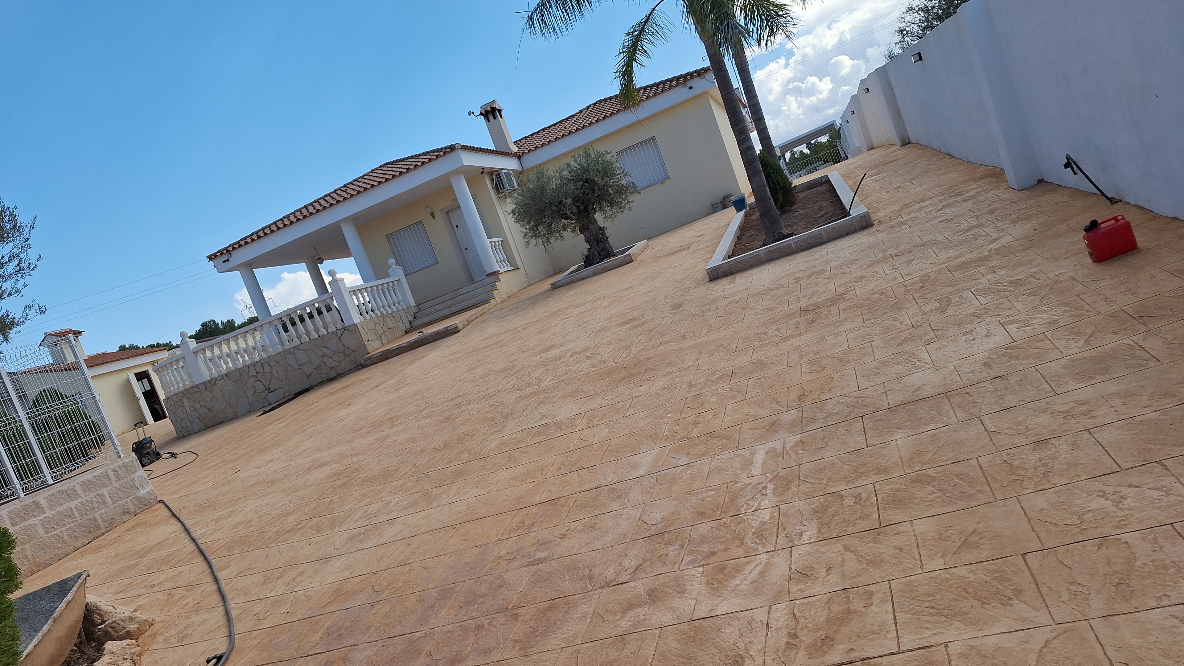 Hormigón impreso premium en Valencia - Antes y después